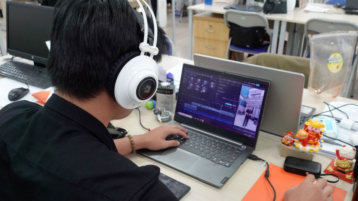 Sale nội bộ tự dựng video sau khóa